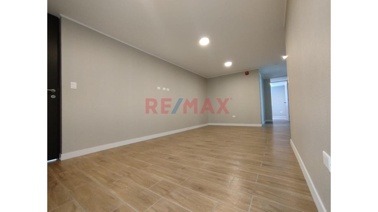 Departamento De Estreno  Primer Piso De 130 Mt + 2 Jardines Internos  En Chorrillos — foto 10