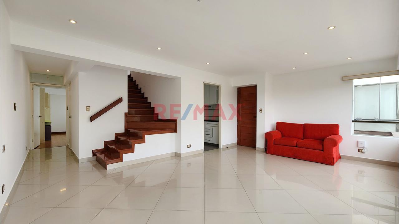 Bonito Departamento Dúplex Frente A Parque En Surco - 2