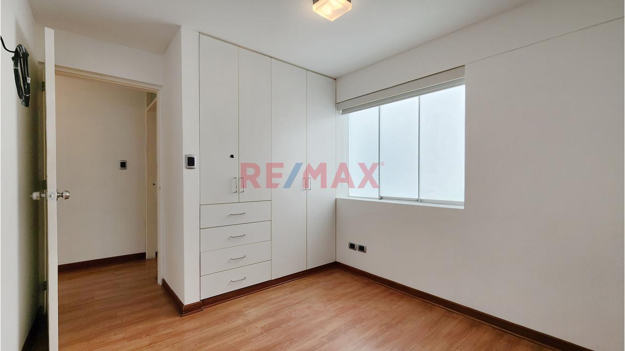 Bonito Departamento Dúplex Frente A Parque En Surco - 14