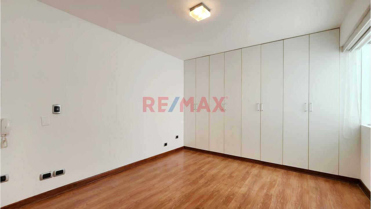 Bonito Departamento Dúplex Frente A Parque En Surco - 10