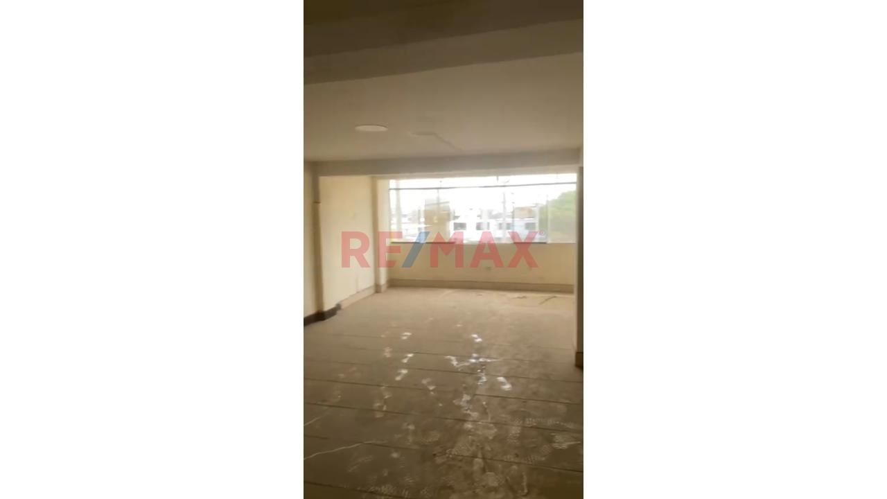 Casa De 3 Pisos Con 160 M² De Terreno - 3