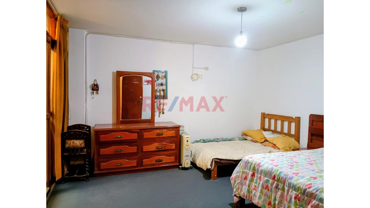 Casa De 3 Pisos Con 2 Locales Comerciales Y 3 Departamentos – Ideal Para Inversión En San Juan De Lurigancho — foto 5