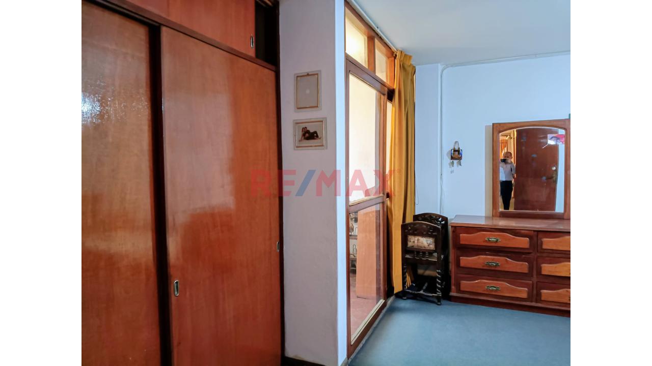 Casa De 3 Pisos Con 2 Locales Comerciales Y 3 Departamentos – Ideal Para Inversión En San Juan De Lurigancho — foto 4