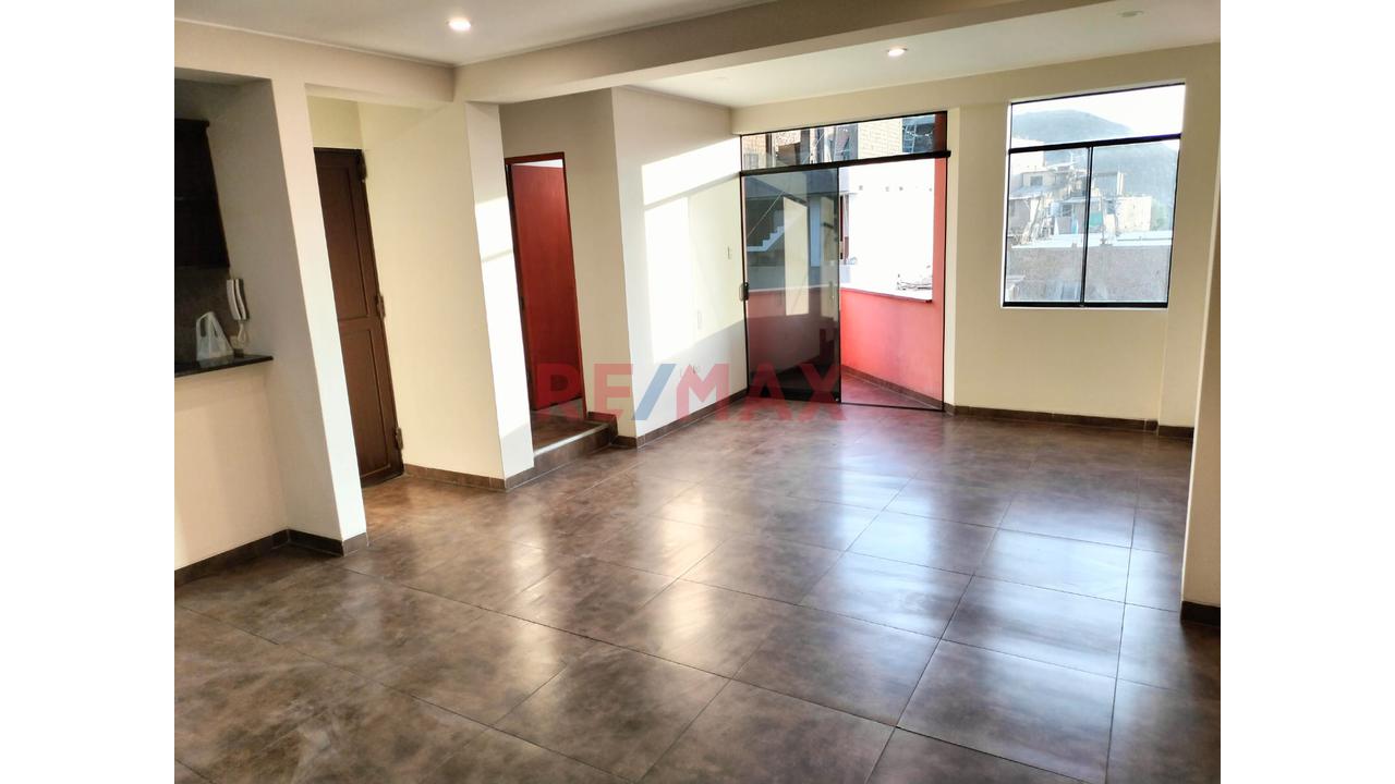 Venta De Amplio Departamento - Collique