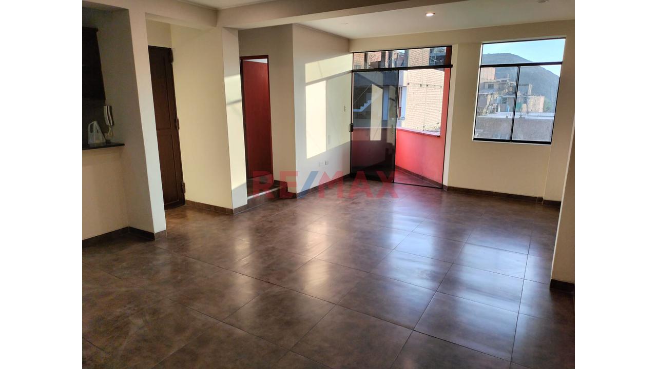 Departamento de 4 dormitorios y 2 baños ubicado en Comas Departamento de 4 dormitorios y 2 baños ubicado en Comas