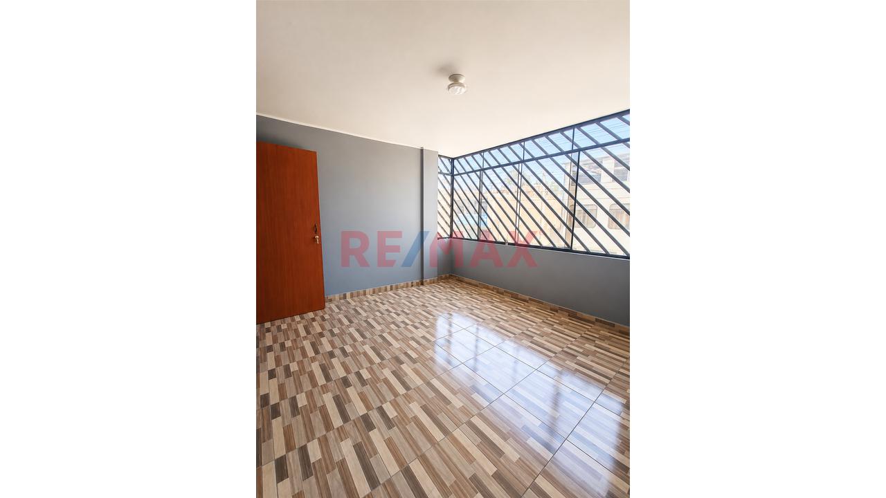 Alquiler De Edificio Comercial Multifuncional En Estreno — foto 4