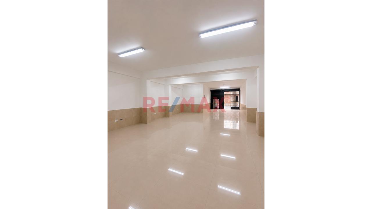 Alquiler De Edificio Comercial Multifuncional En Estreno — foto 2