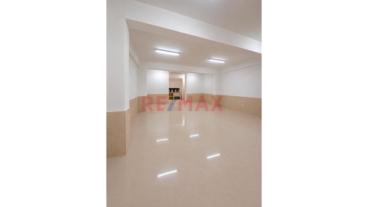 Alquiler De Edificio Comercial Multifuncional En Estreno — foto 3