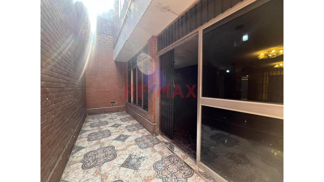 Casa En Venta En Los Olivos De 3 Pisos  En Excelente Estado — foto 7