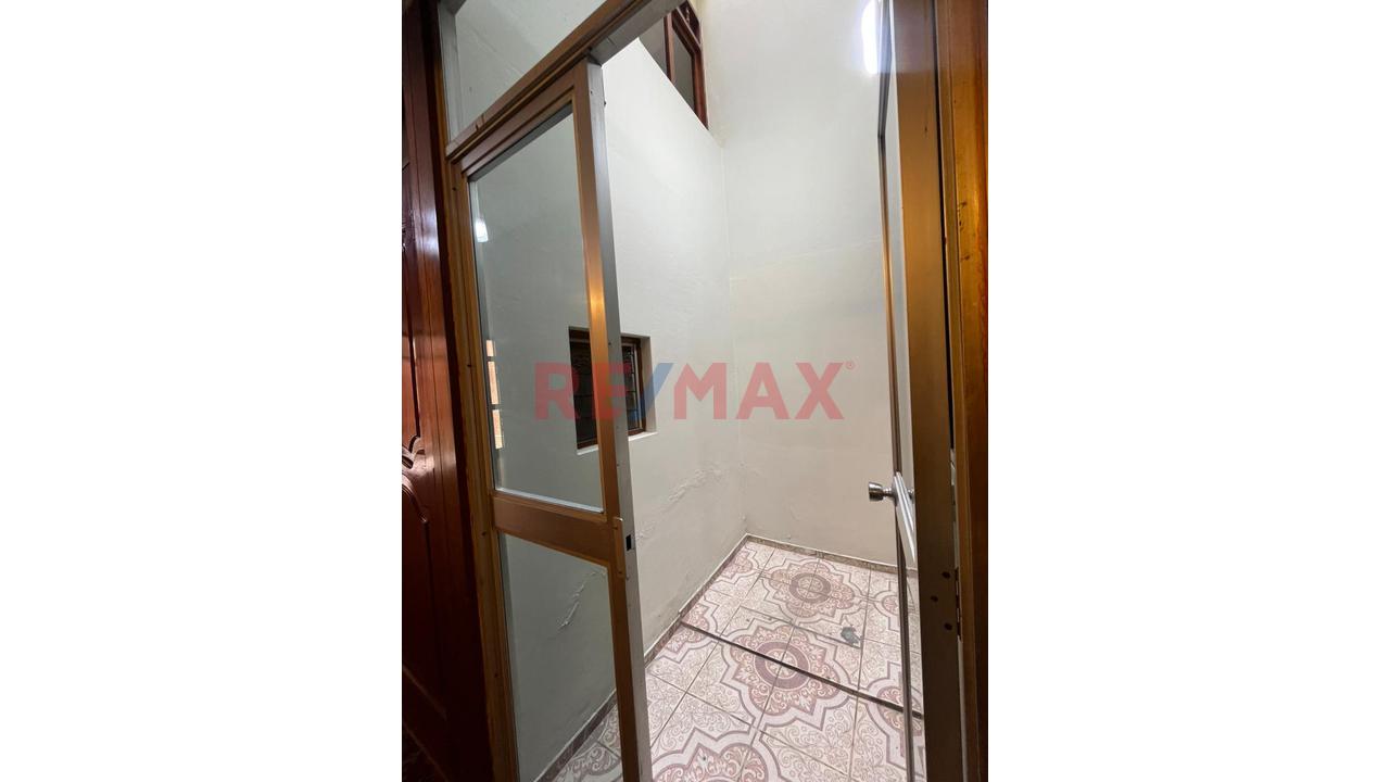 Casa En Venta En Los Olivos De 3 Pisos  En Excelente Estado — foto 10