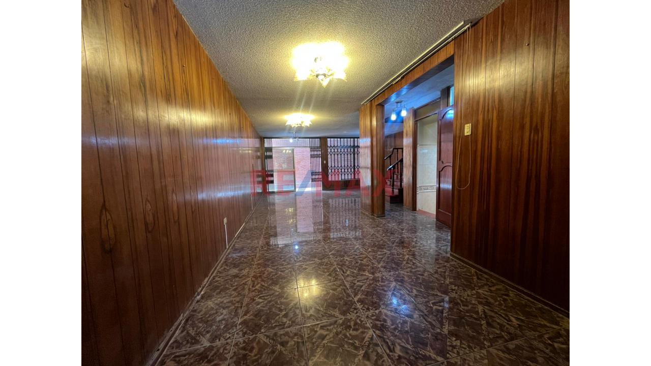 Casa En Venta En Los Olivos De 3 Pisos  En Excelente Estado — foto 13