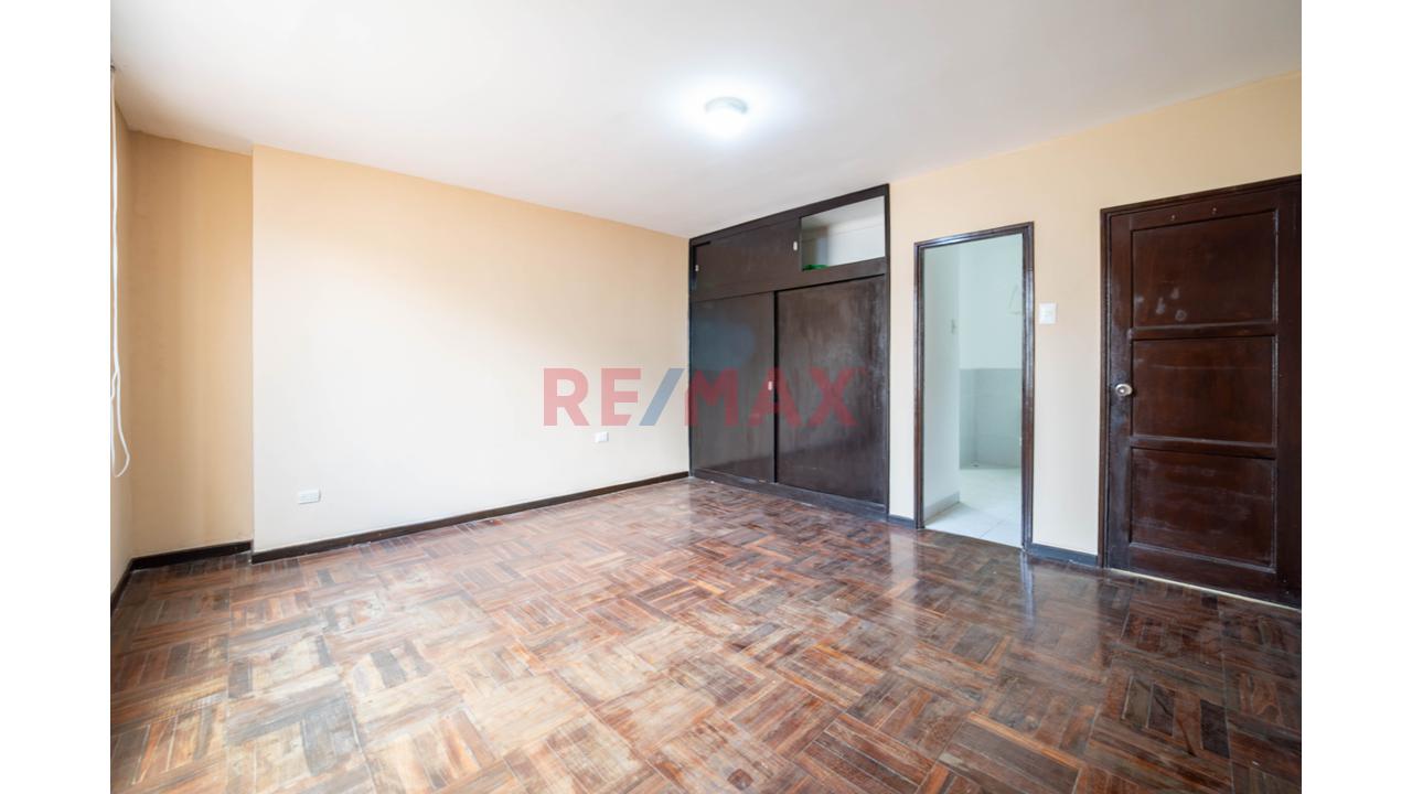 Casa de 7 dormitorios en Chorrillos, 363 m² — foto 4