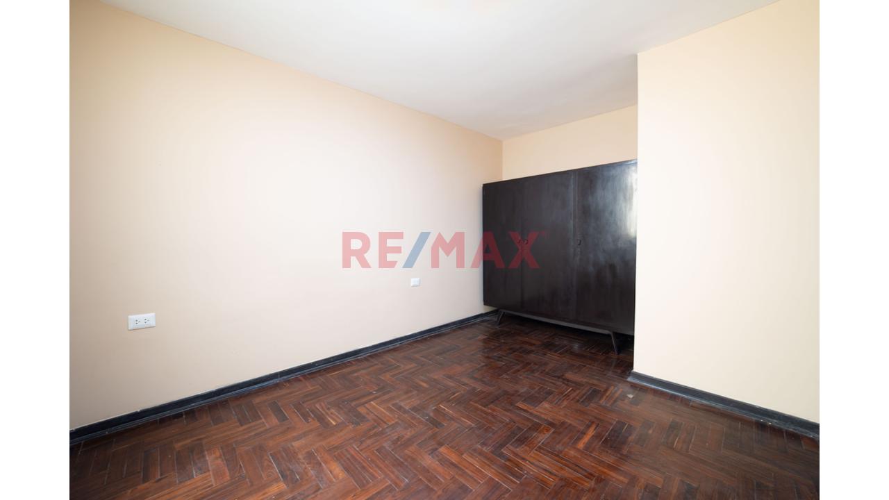 Casa de 7 dormitorios en Chorrillos, 363 m² — foto 2