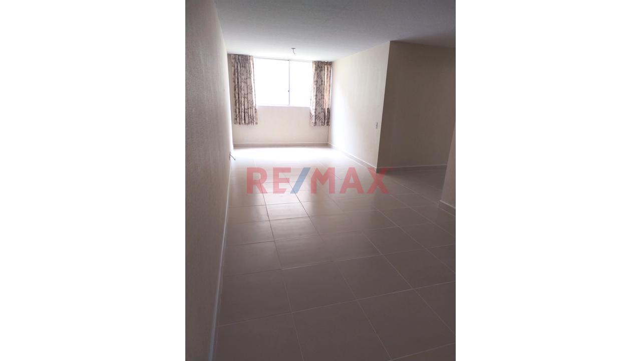 Vendo Lindo Dpto En 1Er Piso Con Patio En Condominio Alcázar Rímac - 2