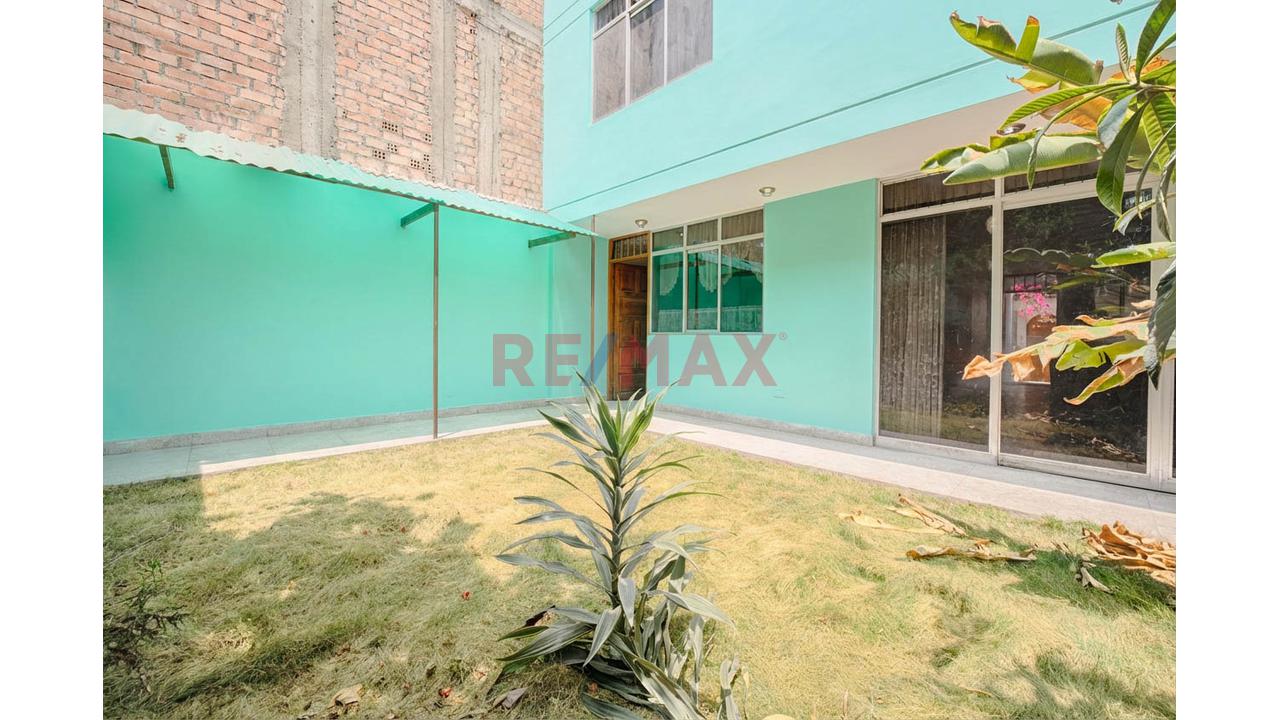 Casa de 7 dormitorios en Surquillo, 259 m² — foto 2