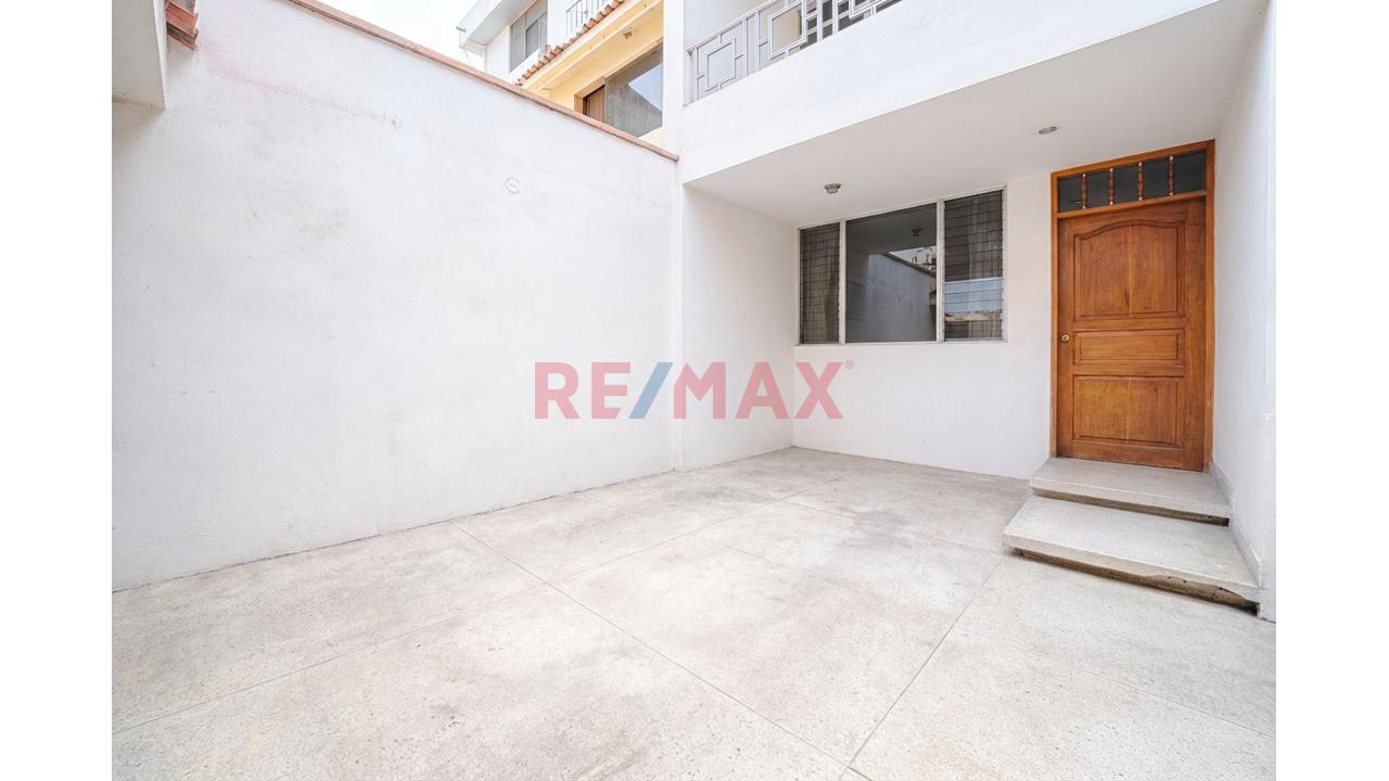Casa de 7 dormitorios en Surquillo, 259 m² — foto 5