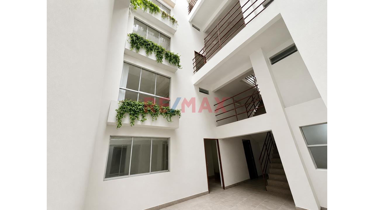 Venta De Dpto Duplex En Una Bella Y Tranquila Urb En Ate - 2