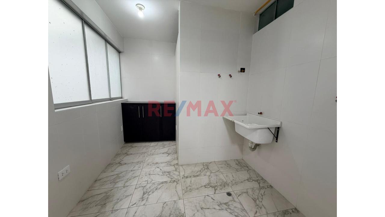Venta De Hermoso Departamento Flat En Urb De Ate Vitarte - 13