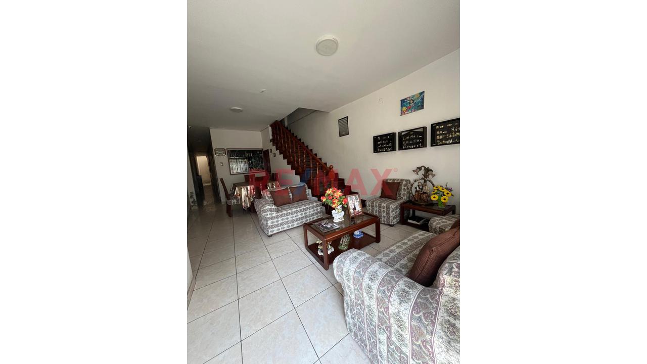 Casa En Venta Frente A Parque 4 Pisos + Azotea – Urb. Santa Luisa Smp — foto 4