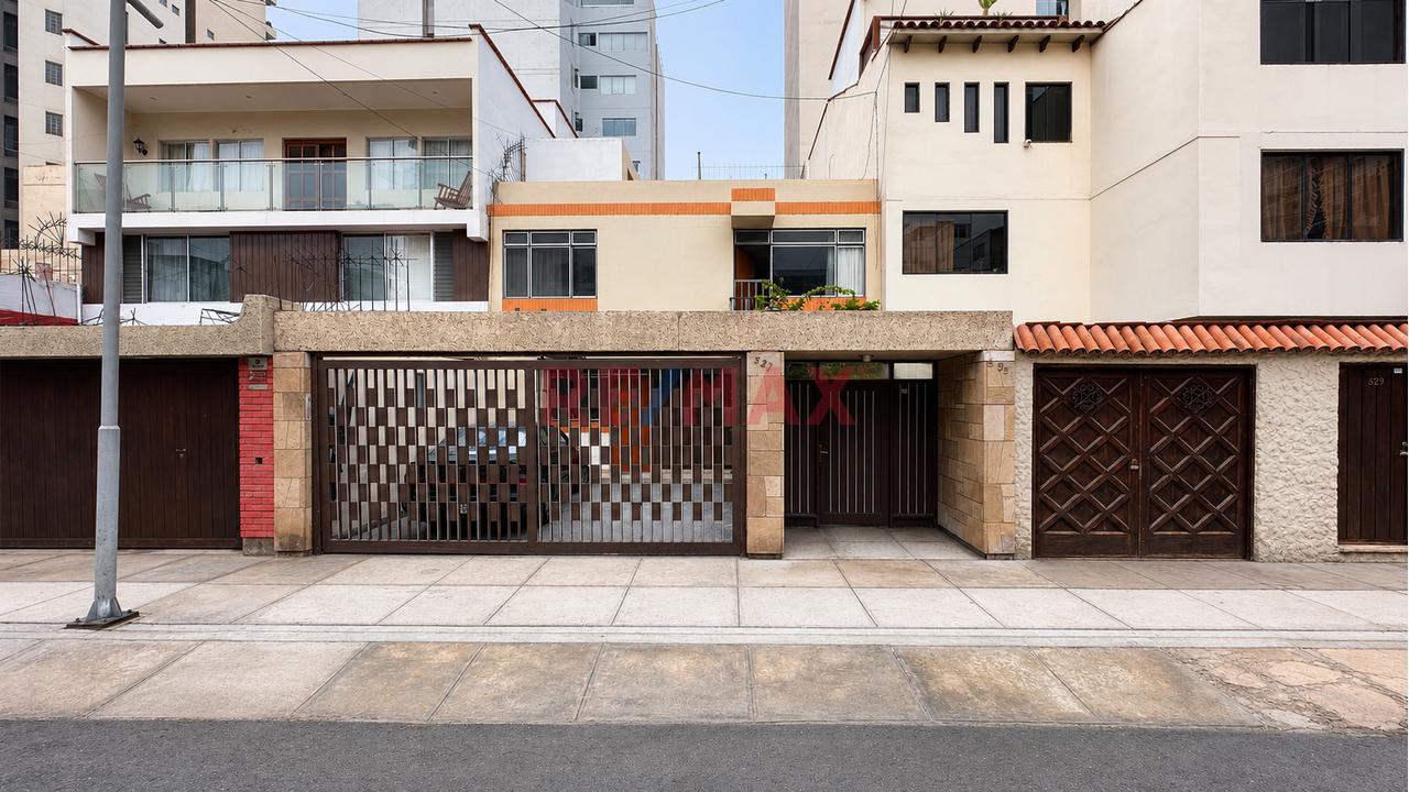 Venta De Casa En Miraflores - Cerca A Malecon La Marina - 2