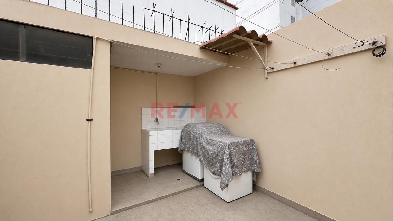 Venta De Casa En Miraflores - Cerca A Malecon La Marina - 19