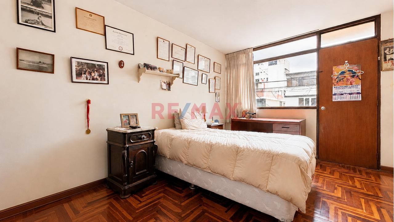 Venta De Casa En Miraflores - Cerca A Malecon La Marina - 16