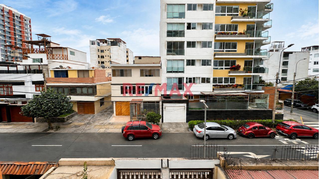 Venta De Casa En Miraflores - Cerca A Malecon La Marina - 1