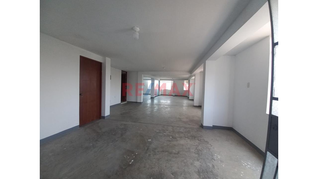 Se Vende Local En Avenida Comercial En La Avenida Pastor Sevilla - 190 M2 — foto 6