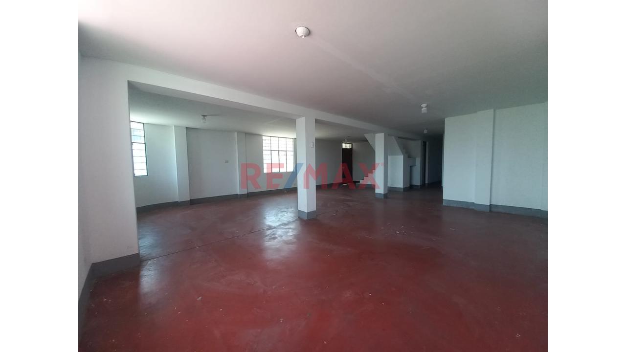 Vendo Casa Comercial En Avenida - 190M2 — foto 3