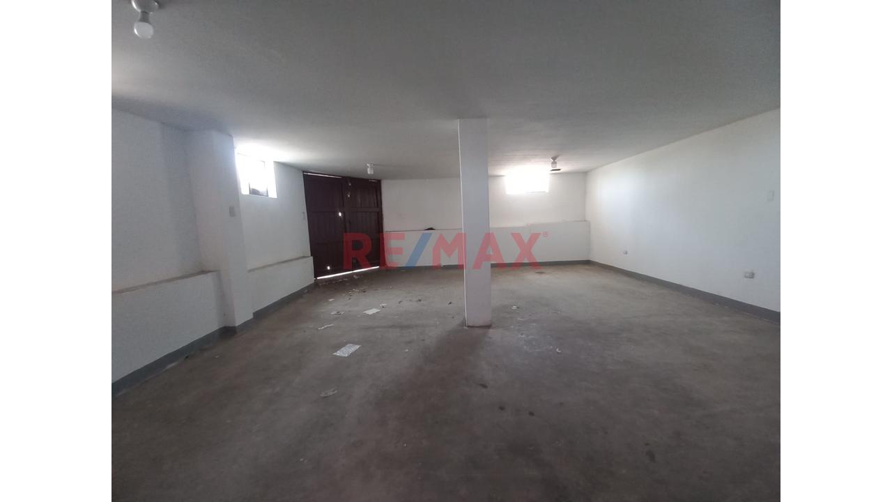 Vendo Casa Comercial En Avenida - 190M2 - 17