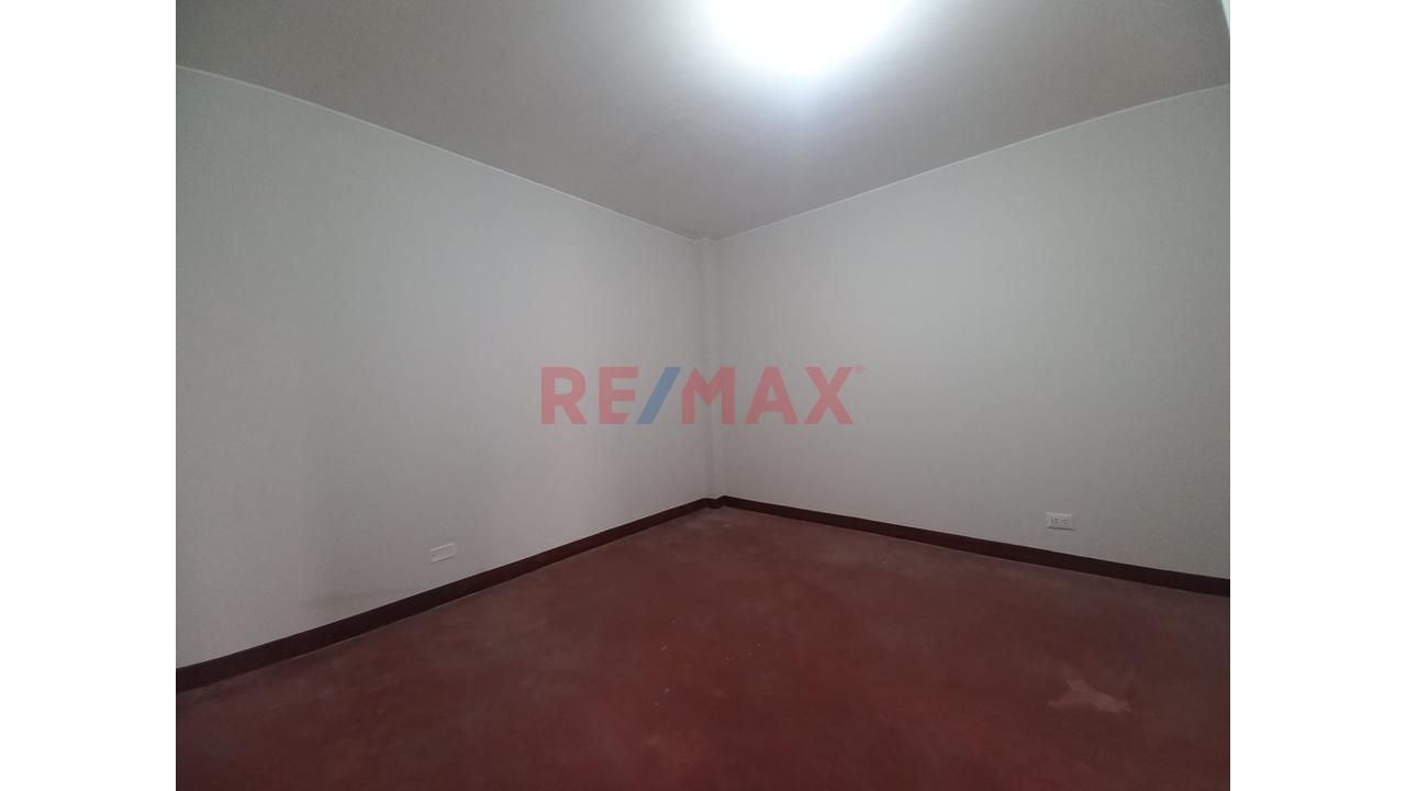 Vendo Casa Comercial En Avenida - 190M2 - 16