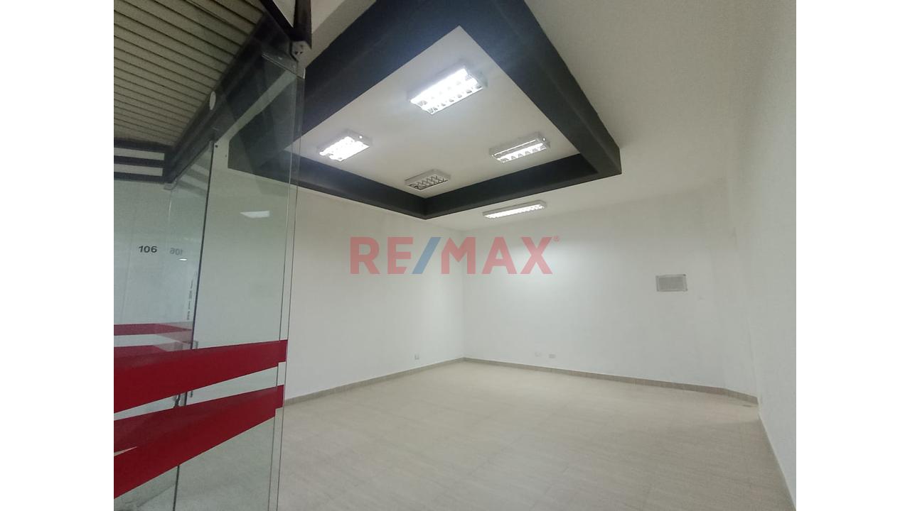Oficina En Alquiler En Primer Piso - En Piura -38 M2 Oficina 106 - 8