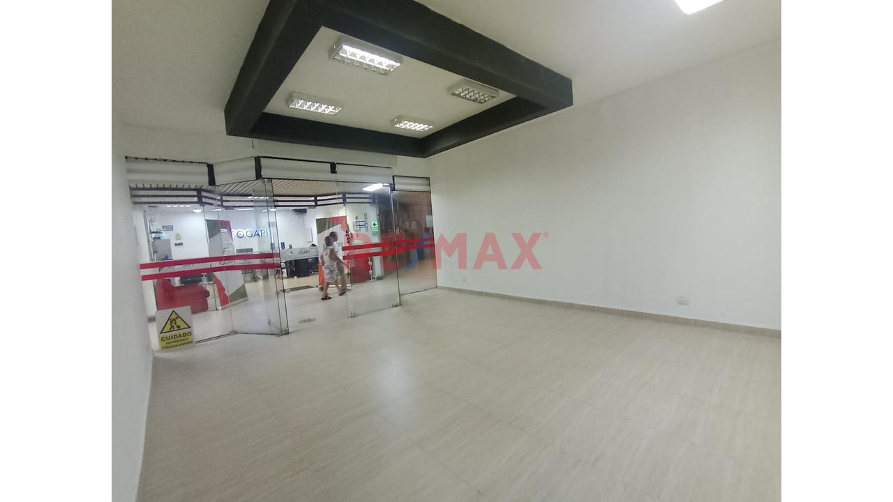 Oficina En Alquiler En Primer Piso - En Piura -38 M2 Oficina 106 - 9
