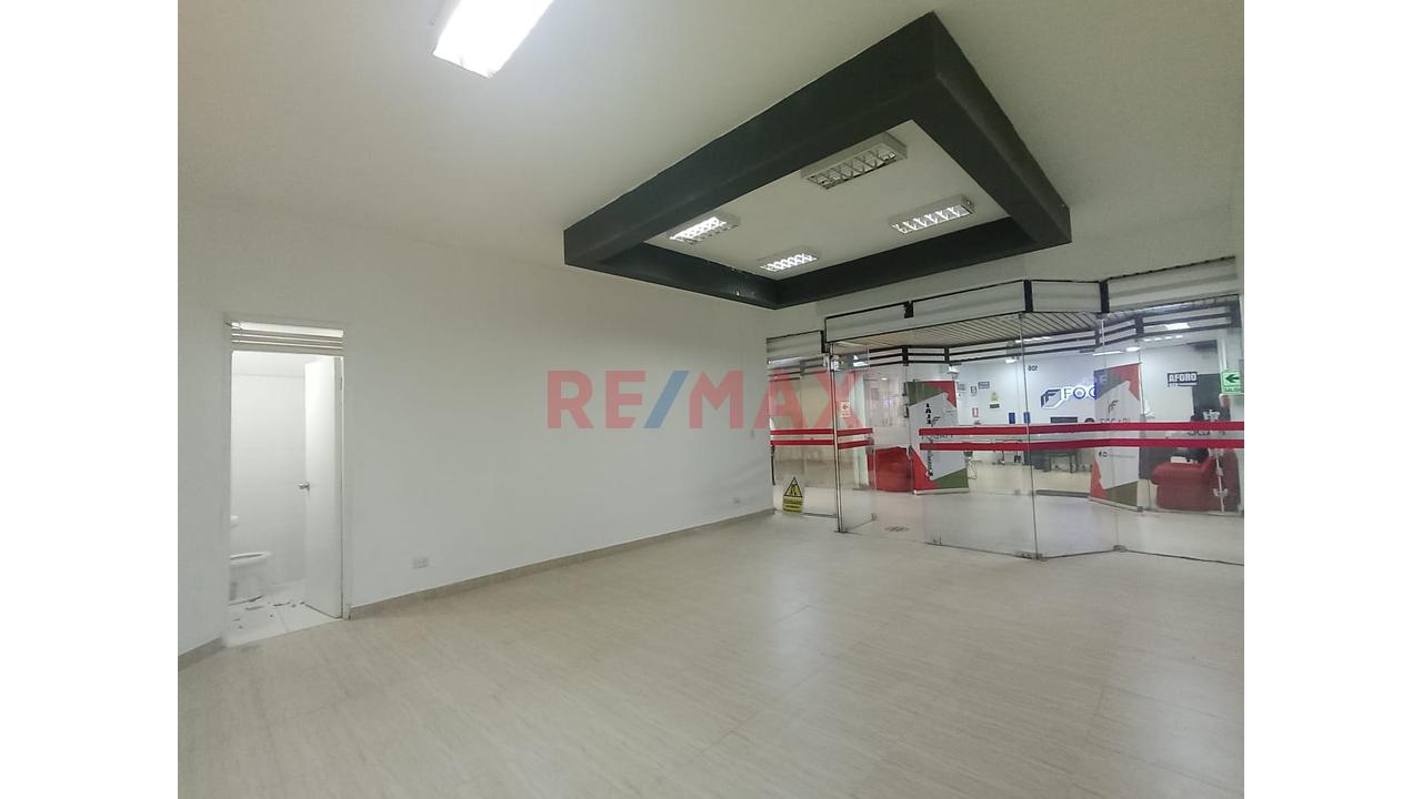 Oficina En Alquiler En Primer Piso - En Piura -38 M2 Oficina 106 - 7