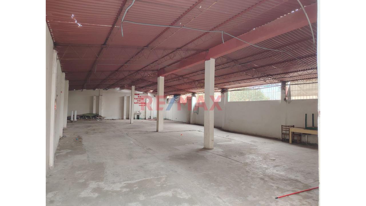 Espectacular Terreno En Plena Avenida Los Pinos - Chorrillos  -  Area De 1,055.70 M2   -  Us$ 673 M2 Mejor Precio De La Zona — foto 8