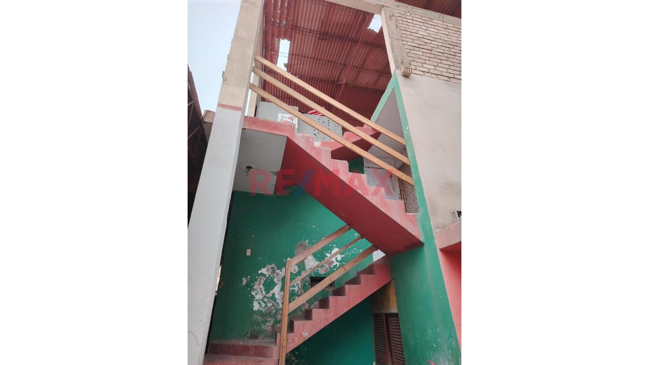 Espectacular Terreno En Plena Avenida Los Pinos - Chorrillos  -  Area De 1,055.70 M2   -  Us$ 673 M2 Mejor Precio De La Zona — foto 10