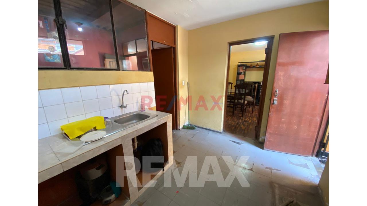 Se Vende Casa Como Terreno En San Juan Miraflores - 2