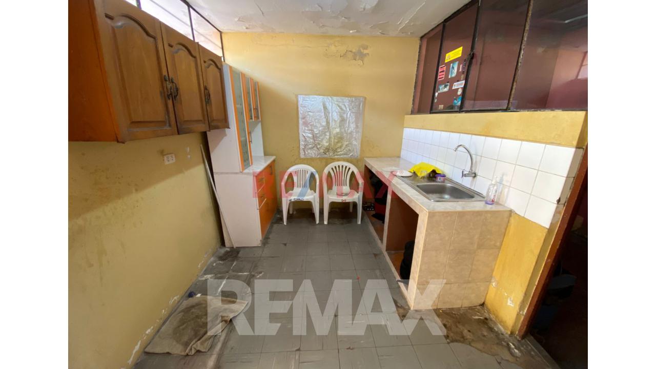 Se Vende Casa Como Terreno En San Juan Miraflores - 3