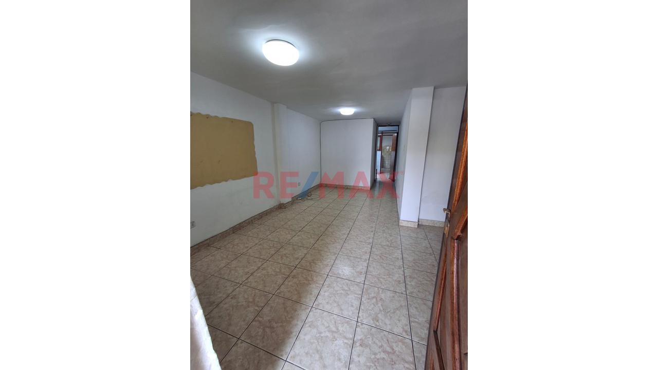 Se Vende Casa 2 Pisos Pedro Miotta, Sjm — foto 4