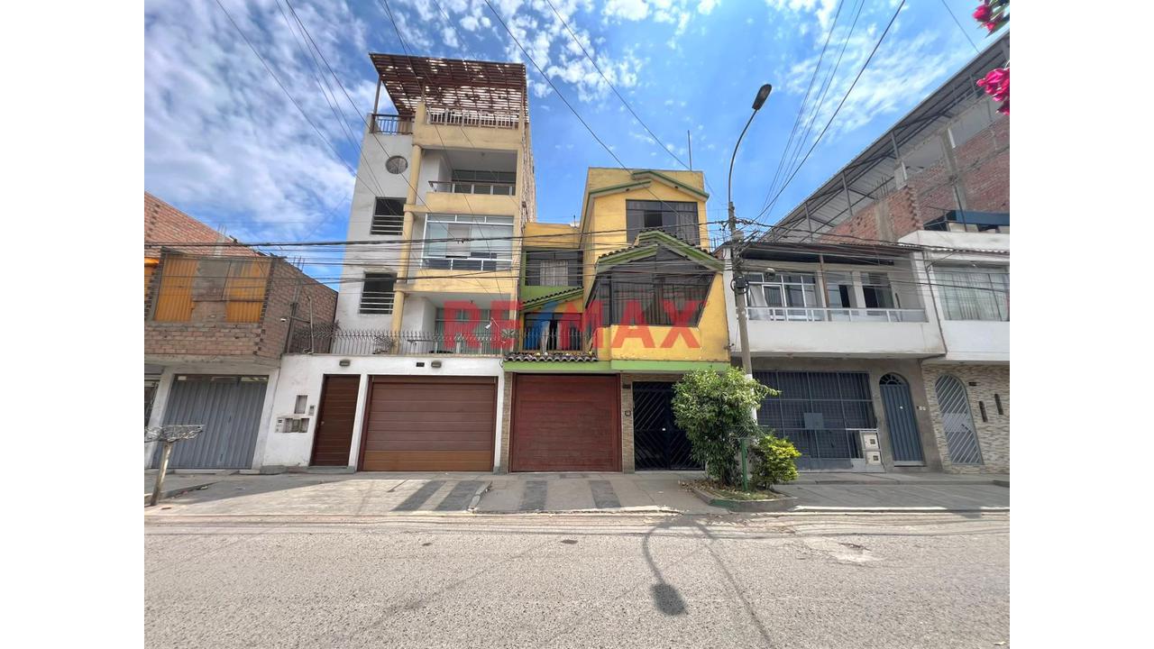 Venta De Casa 3 Pisos Comas Urbanización Alameda Del Pinar - 1