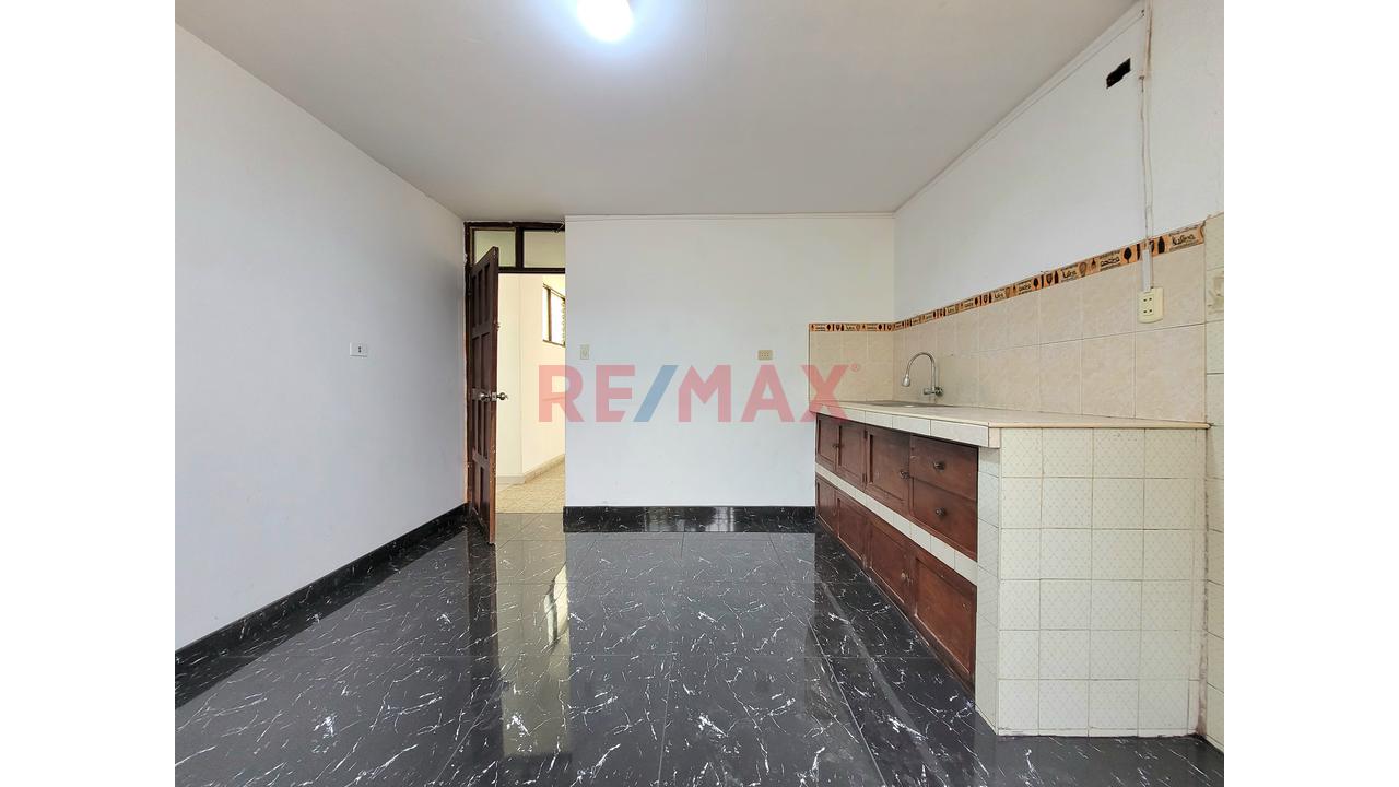 Departamento En 2 Piso Con Ingreso Independiente Desde La Calle - Para Empresas A Una Cuadra De Hospital Regional - 3