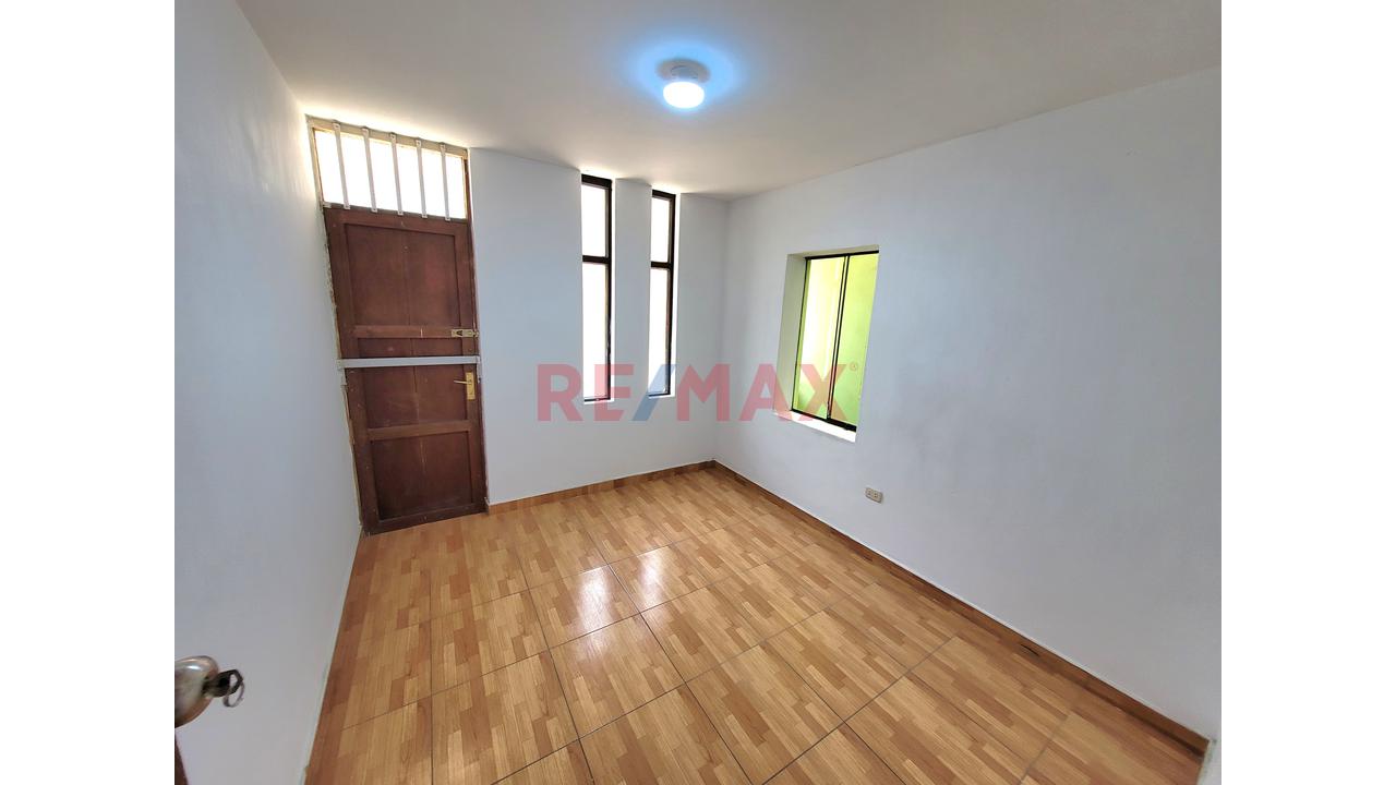 Departamento En 2 Piso Con Ingreso Independiente Desde La Calle - Para Empresas A Una Cuadra De Hospital Regional - 7