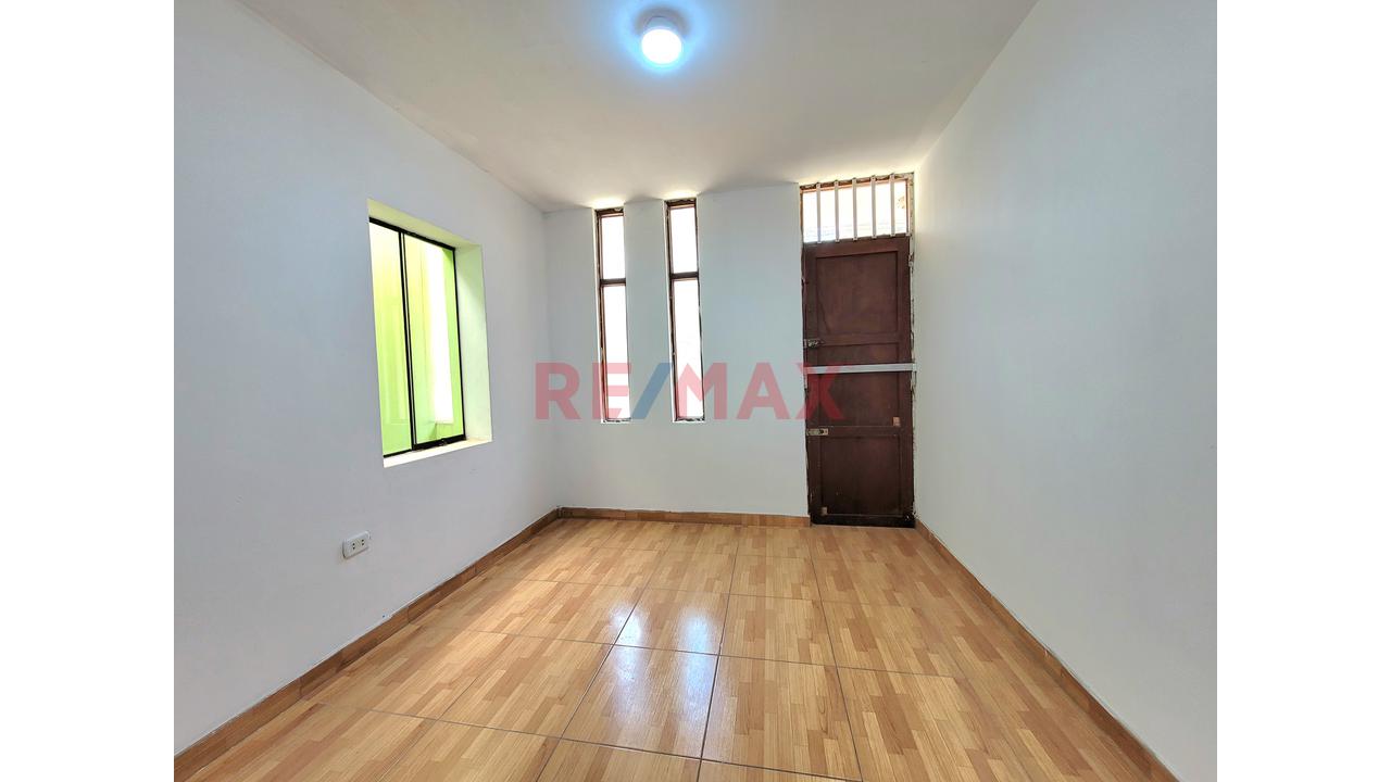 Departamento En 2 Piso Con Ingreso Independiente Desde La Calle - Para Empresas A Una Cuadra De Hospital Regional - 4
