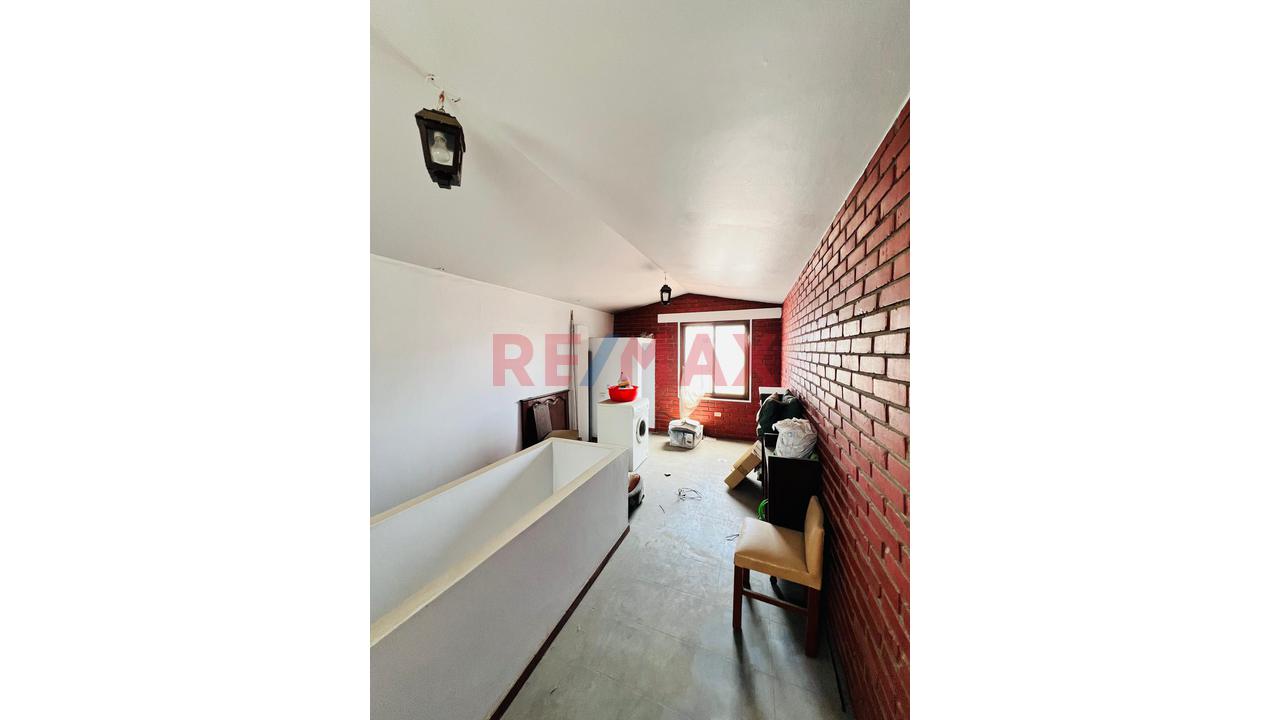 🏡Casa Amplia En San Nicolás Cerca A Av. Juan Pablo Ii 🏗️  Ideal Para Proyecto U Oficinas - 12
