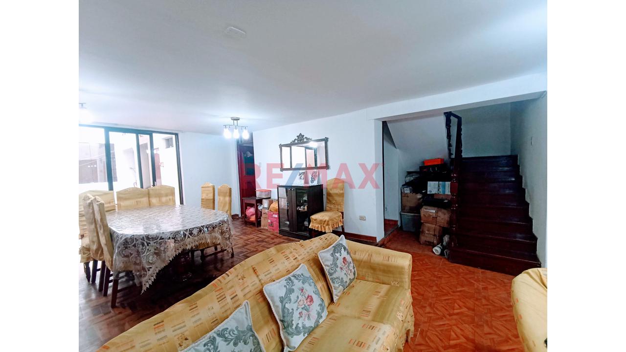 Venta Casa En Urb. El Pinar Comas / 3 Pisos — foto 7