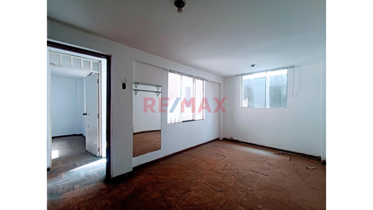 Venta Casa En Urb. El Pinar Comas / 3 Pisos - 19