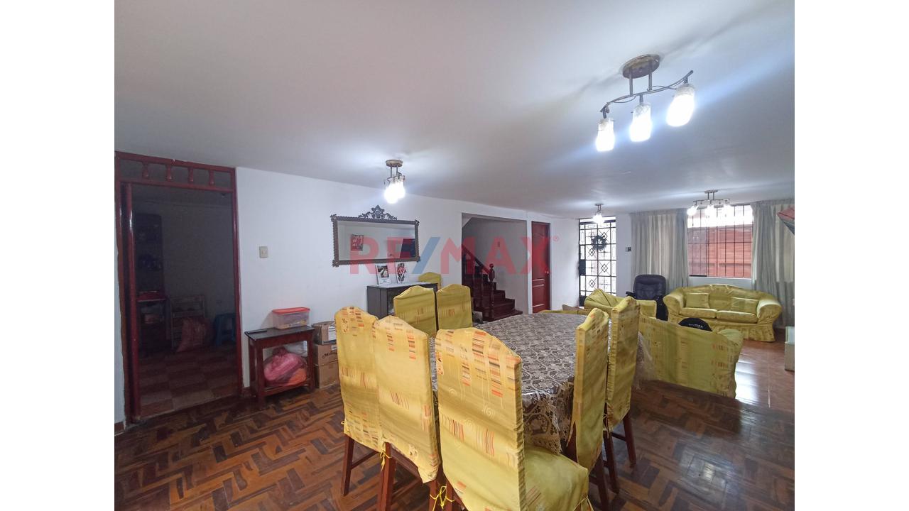 Venta Casa En Urb. El Pinar Comas / 3 Pisos — foto 8