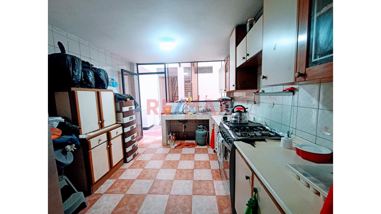 Venta Casa En Urb. El Pinar Comas / 3 Pisos — foto 14