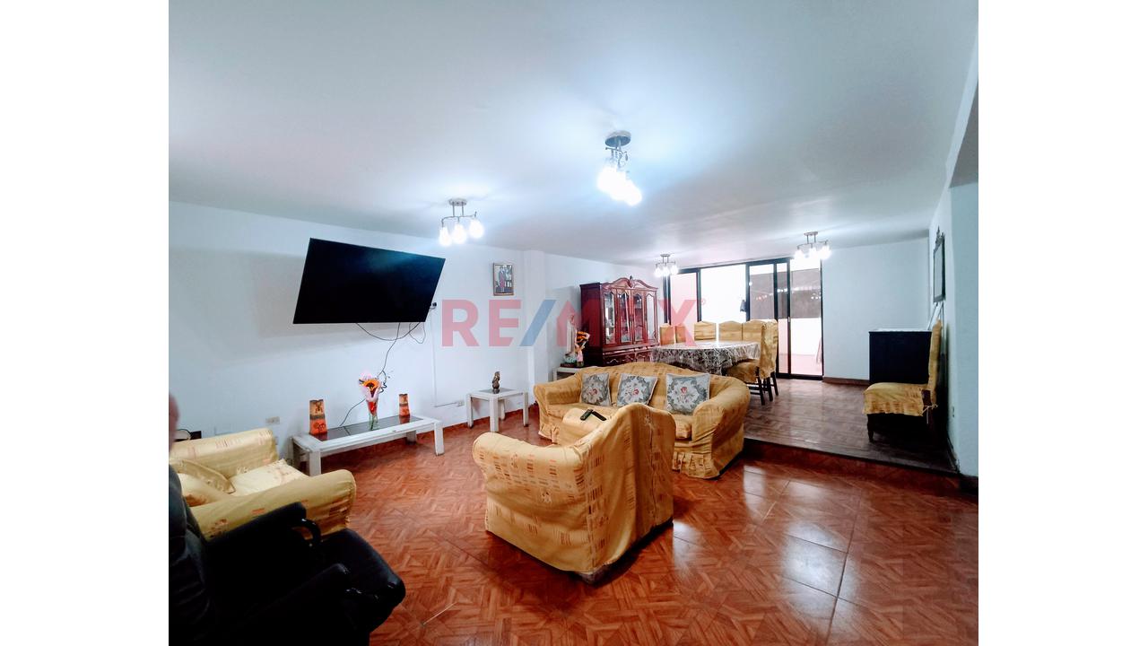 Venta Casa En Urb. El Pinar Comas / 3 Pisos — foto 5