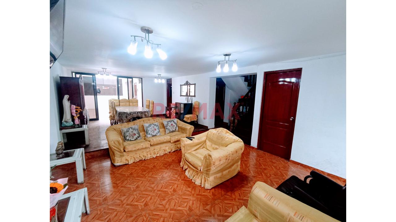 Venta Casa En Urb. El Pinar Comas / 3 Pisos — foto 6